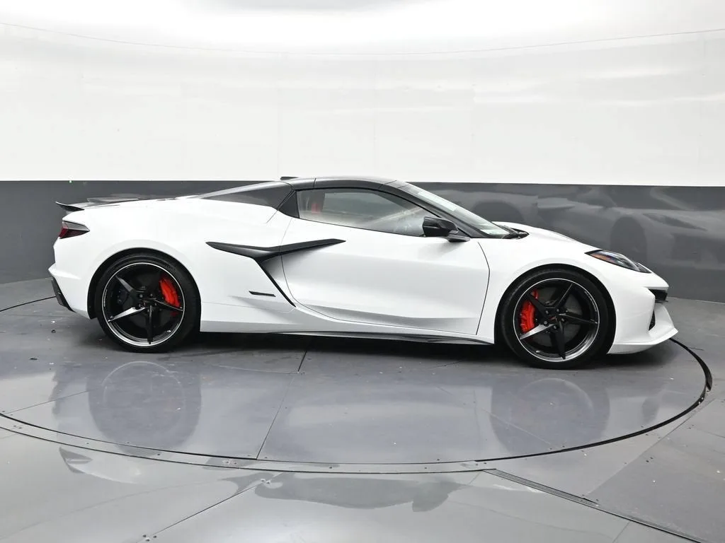 2025 Chevrolet Corvette E-Ray 1LZ photo 6