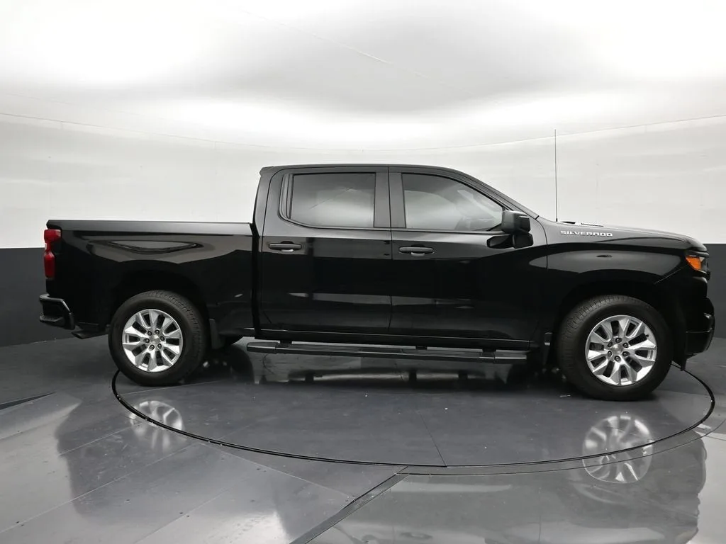 2025 Chevrolet Silverado 1500 Custom photo 6