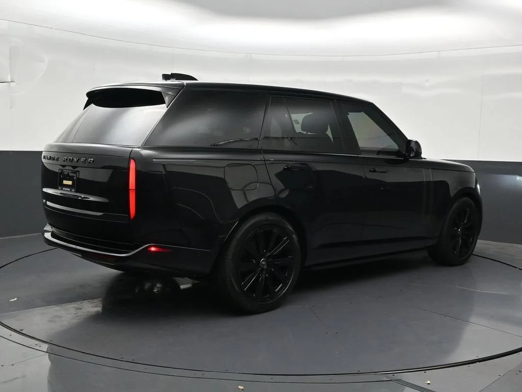 2025 Land Rover Range Rover P400 SE photo 5