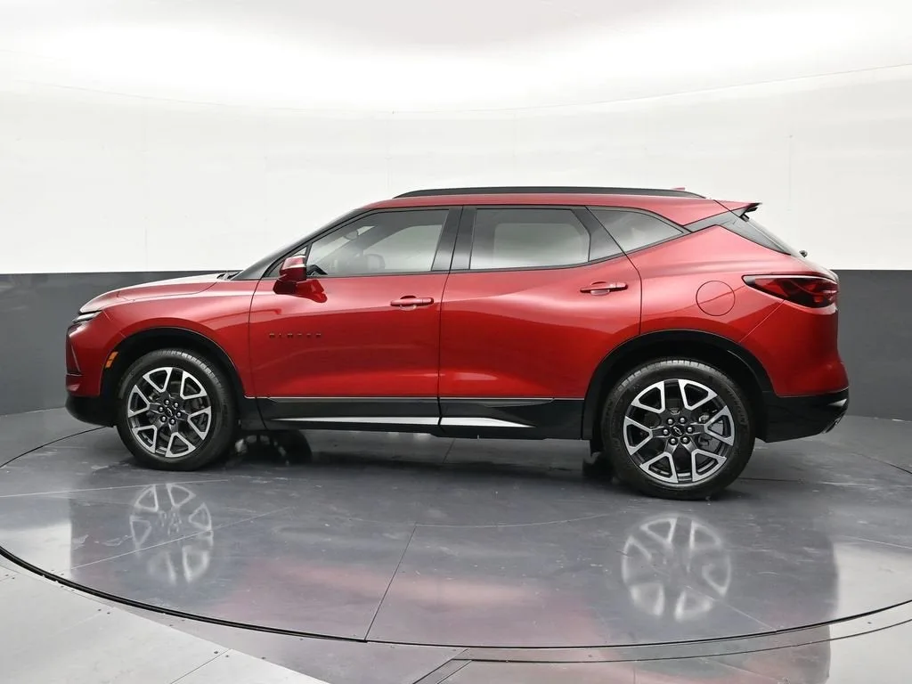 2025 Chevrolet Blazer RS photo 2
