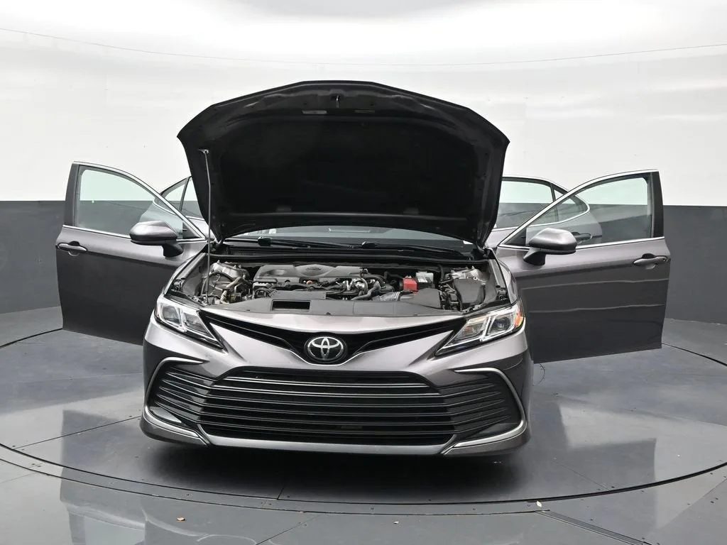 2022 Toyota Camry LE photo 33