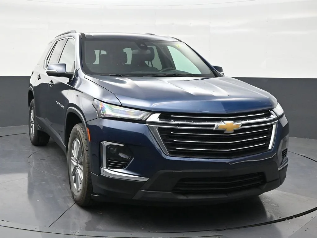 2023 Chevrolet Traverse LT Cloth photo 7