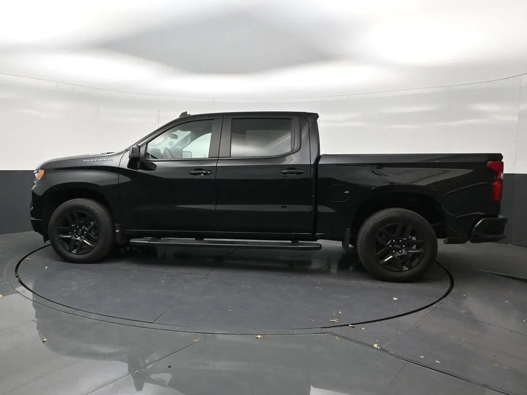 2025 Chevrolet Silverado 1500 RST photo 2