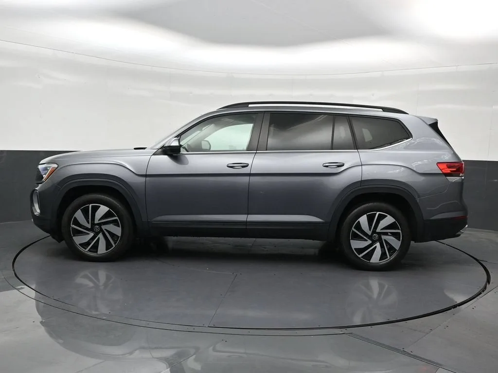 2024 Volkswagen Atlas 2.0T SE w/Technology photo 2