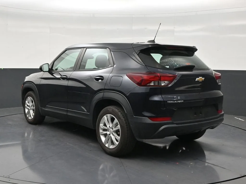 2021 Chevrolet Trailblazer LS photo 3