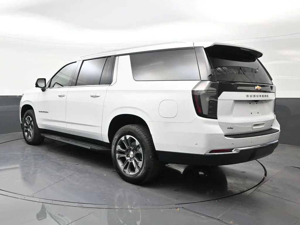 2026 Chevrolet Suburban LT photo 3