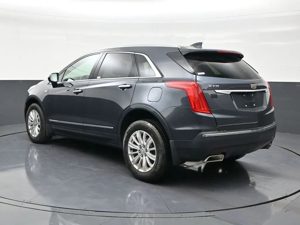 2019 Cadillac XT5 FWD photo 3