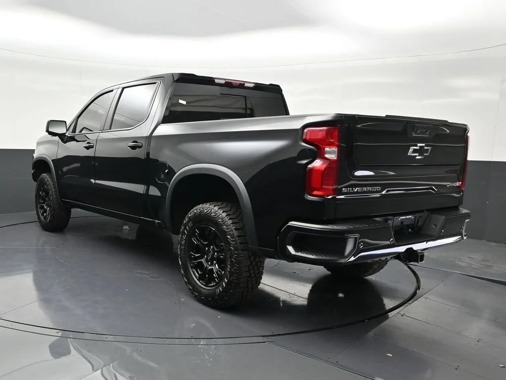 2025 Chevrolet Silverado 1500 ZR2 photo 3