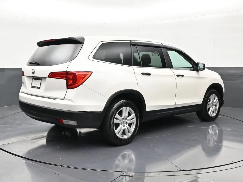 2016 Honda Pilot LX photo 5