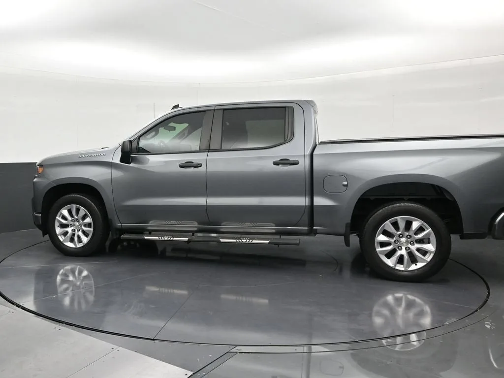 2021 Chevrolet Silverado 1500 Custom photo 2