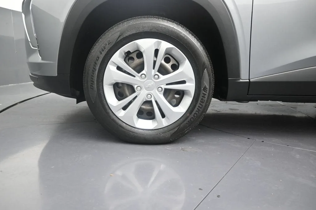 2024 Chevrolet Trax LS photo 10