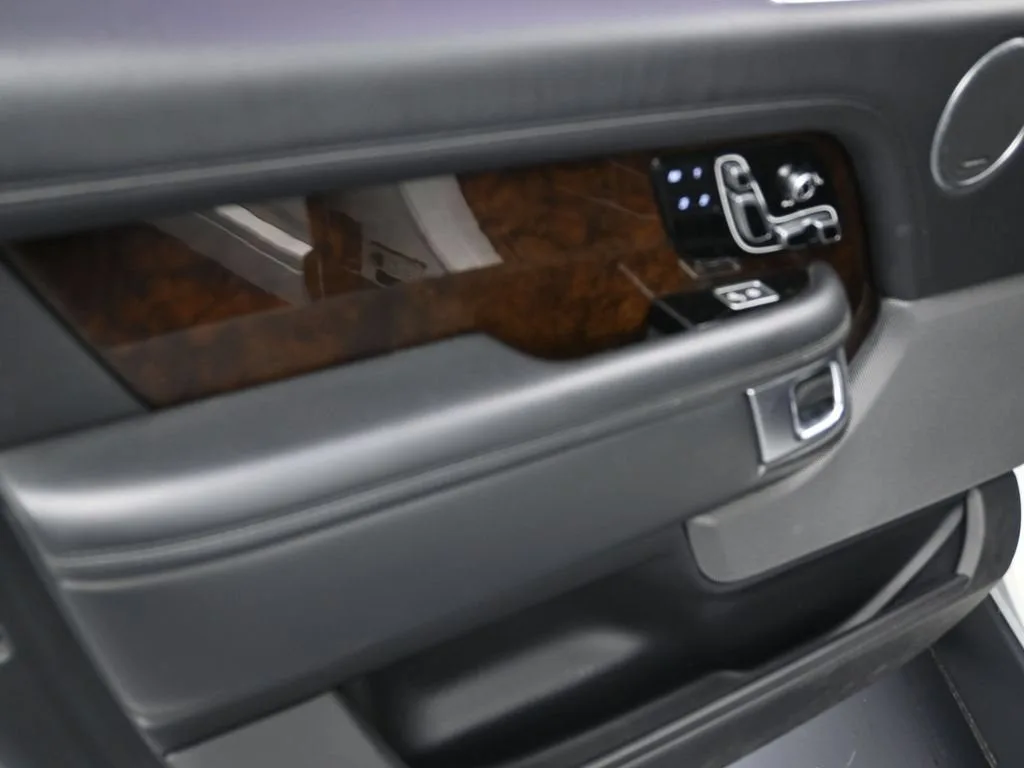 2020 Land Rover Range Rover HSE photo 10