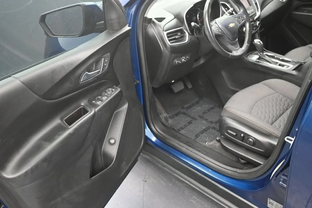 2020 Chevrolet Equinox LT photo 10