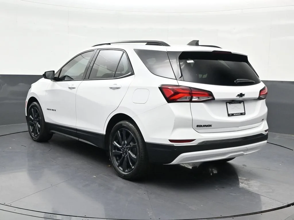 2023 Chevrolet Equinox RS photo 3