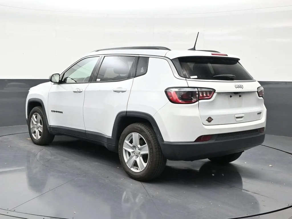 2022 Jeep Compass Latitude photo 3
