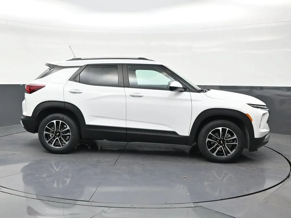 2025 Chevrolet Trailblazer LT photo 6