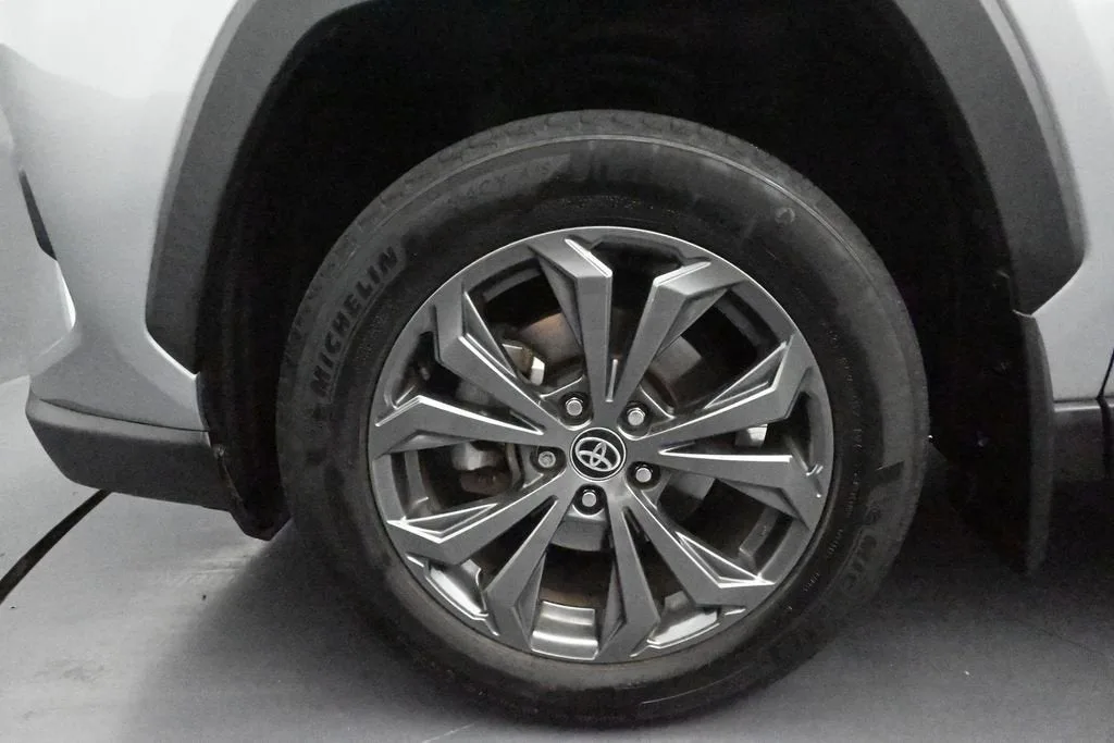 2024 Toyota RAV4 Hybrid XLE Premium photo 10
