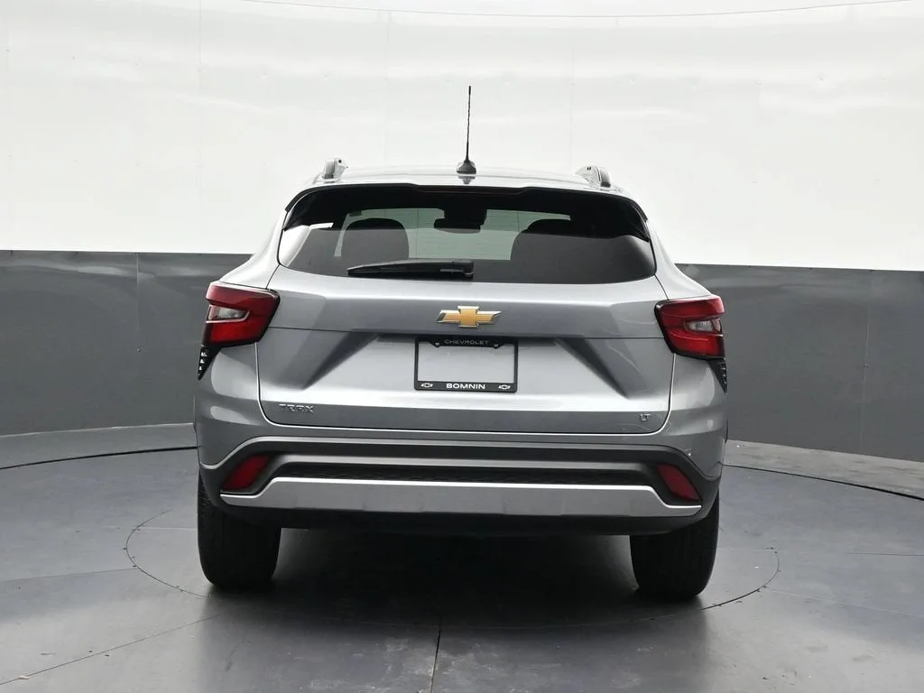 2025 Chevrolet Trax LT photo 4