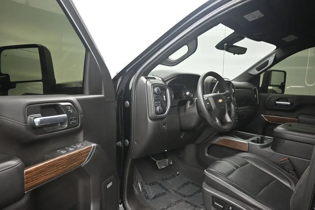 2021 Chevrolet Silverado 2500 HD High Country photo 9