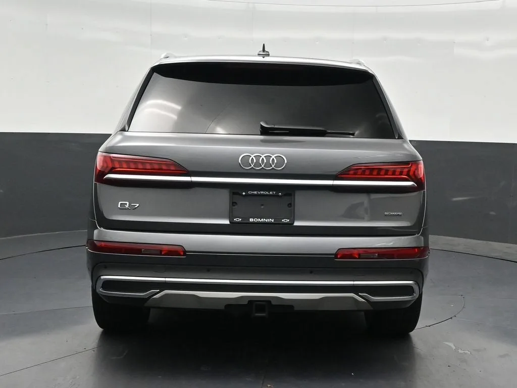2023 Audi Q7 Premium Plus 55 TFSI quattro Tiptronic photo 4