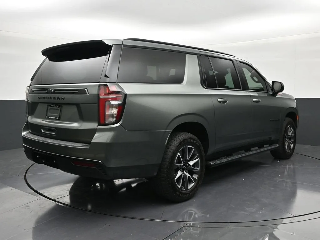 2023 Chevrolet Suburban Z71 photo 6