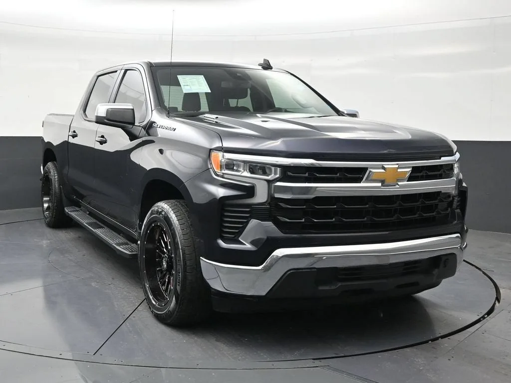 2023 Chevrolet Silverado 1500 LT photo 7