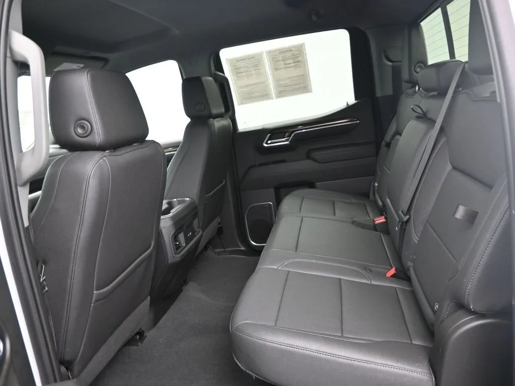 2023 Chevrolet Silverado 1500 RST photo 11