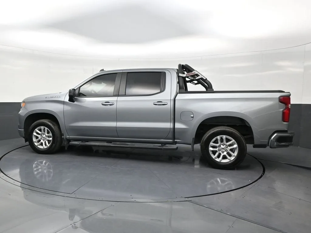 2025 Chevrolet Silverado 1500 RST photo 2