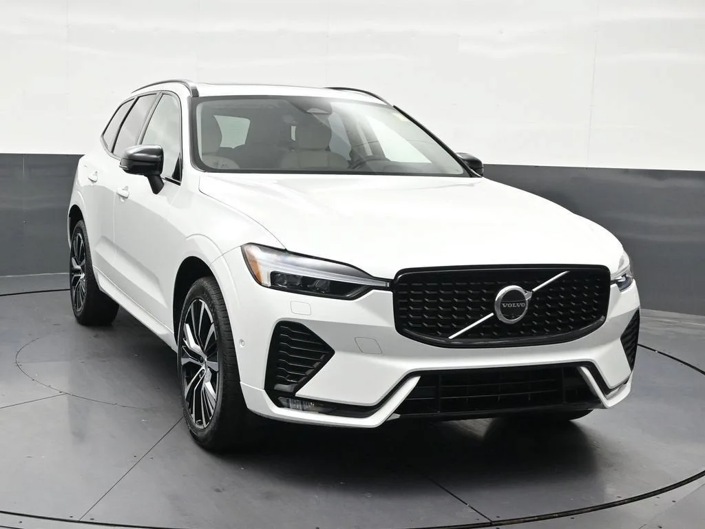 2025 Volvo XC60 B5 Plus photo 8