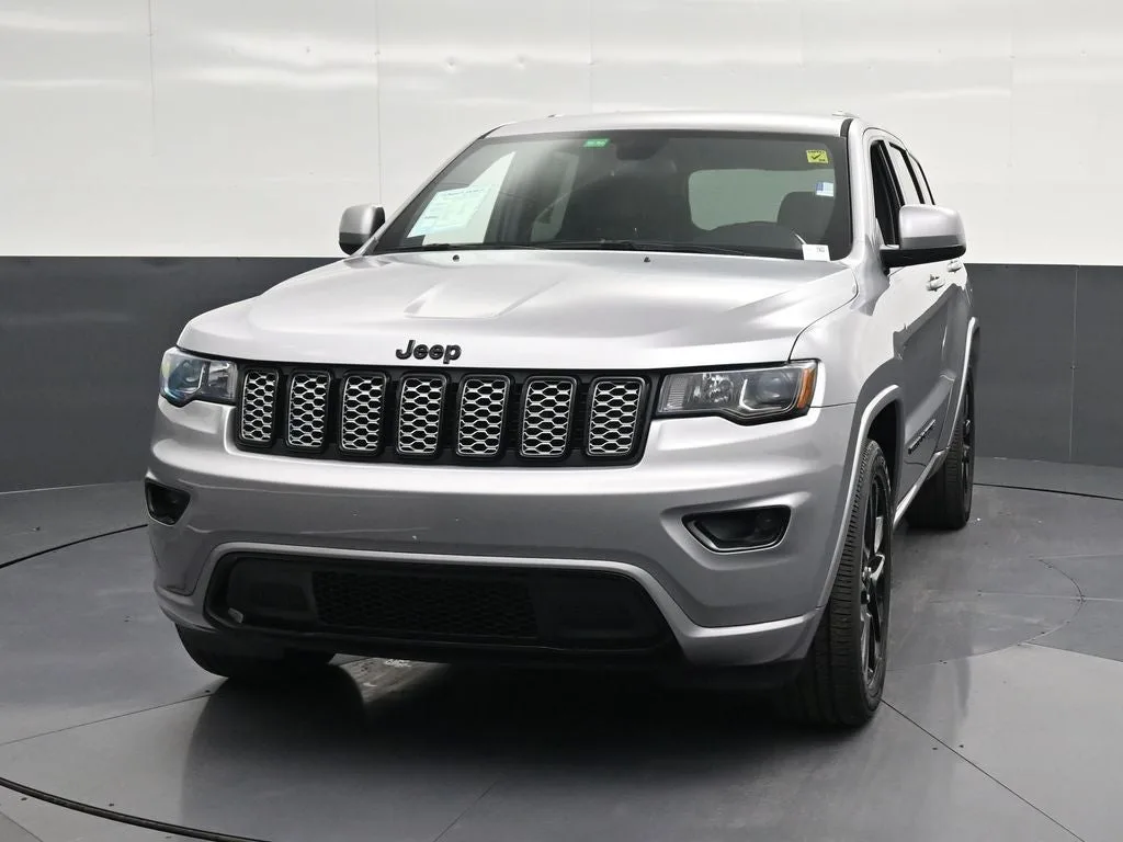 2021 Jeep Grand Cherokee Laredo X photo 6