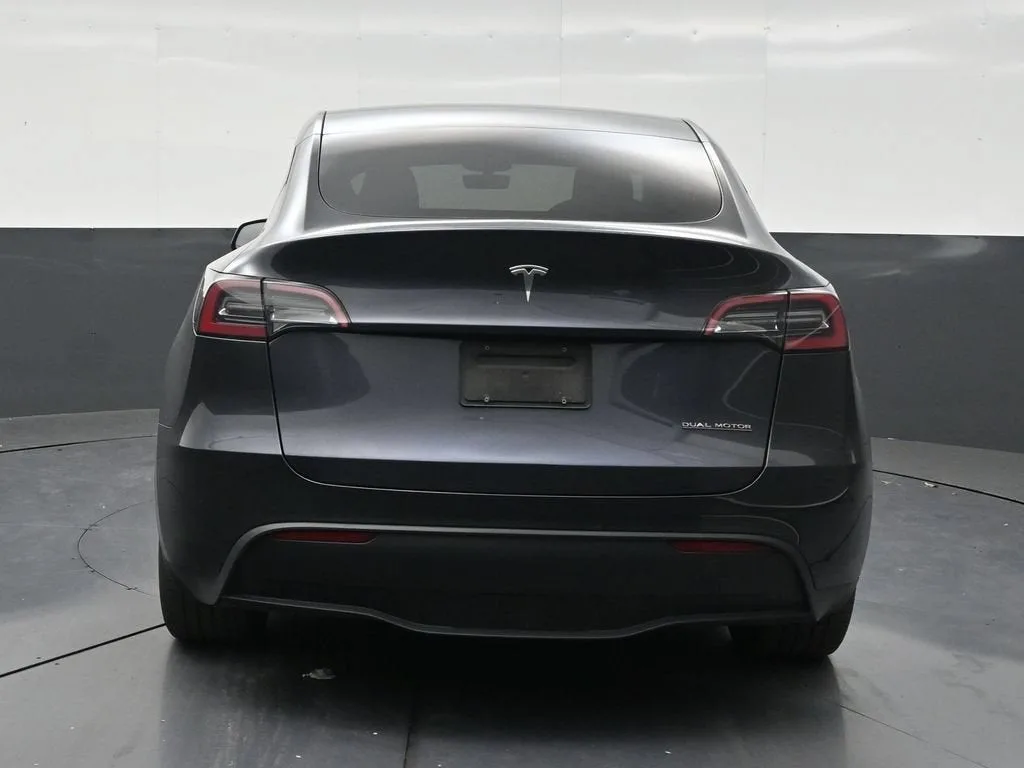 2024 Tesla Model Y Long Range photo 4
