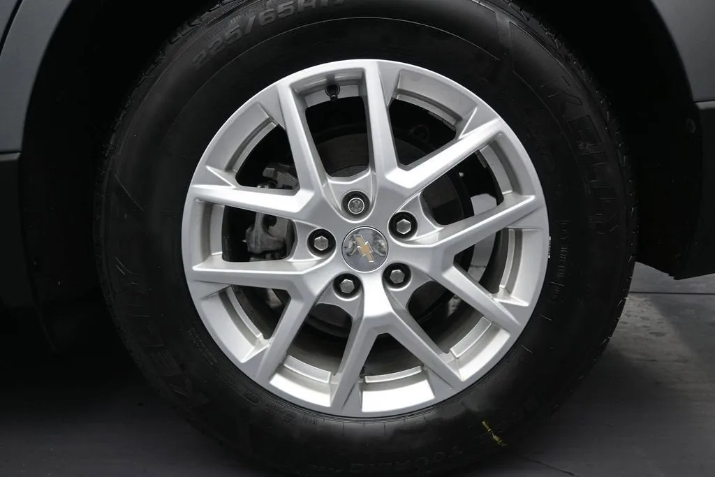 2024 Chevrolet Equinox LS photo 10