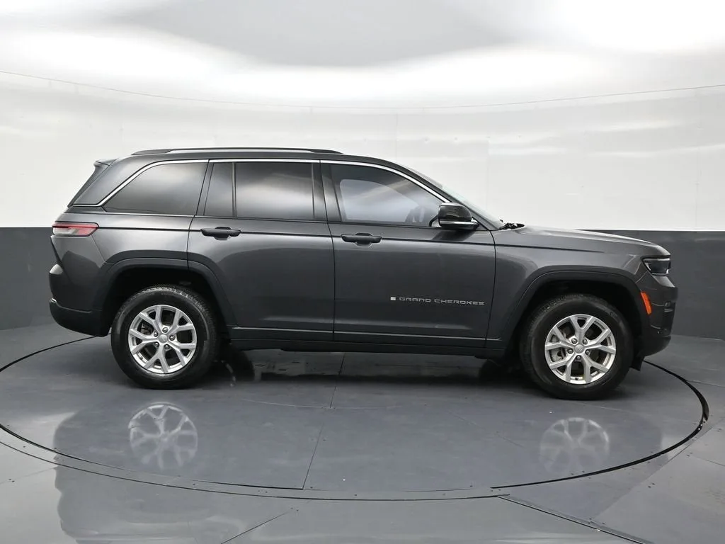 2023 Jeep Grand Cherokee Limited 4x2 photo 6