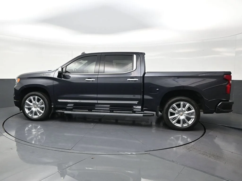 2024 Chevrolet Silverado 1500 High Country photo 2