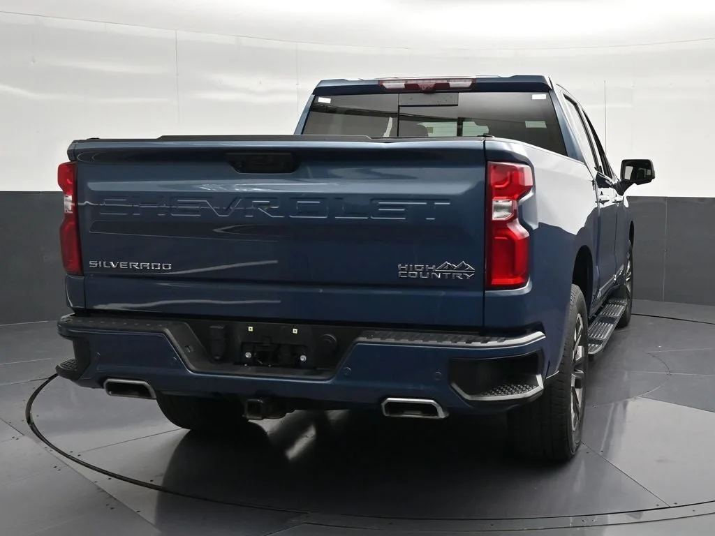 2024 Chevrolet Silverado 1500 High Country photo 2