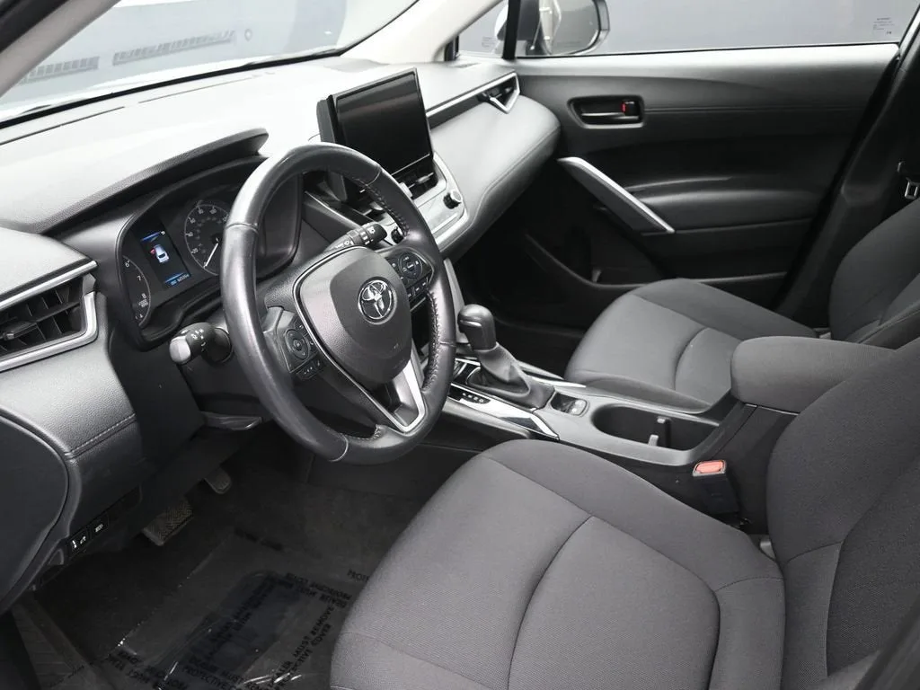 2024 Toyota Corolla Cross LE photo 11