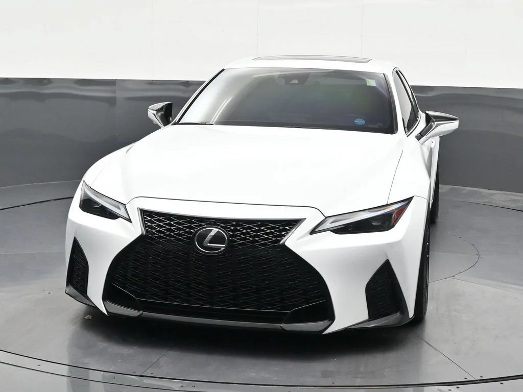 2023 Lexus IS 350 F SPORT photo 9