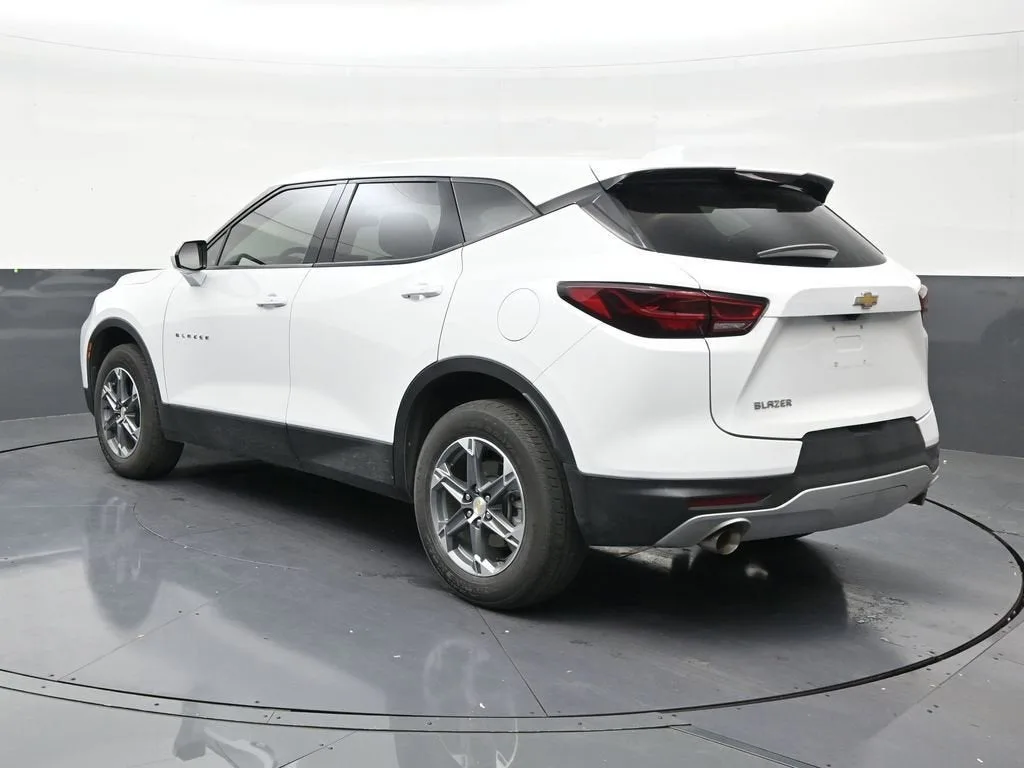 2023 Chevrolet Blazer 2LT photo 3