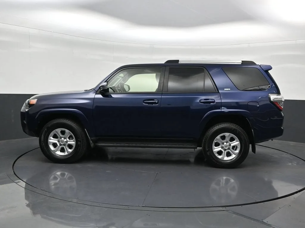 2020 Toyota 4Runner SR5 photo 2