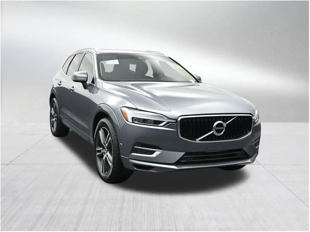 2019 Volvo XC60 Hybrid T8 Momentum photo 7