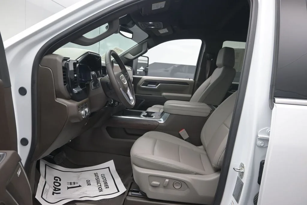 2025 GMC Sierra 2500HD SLT photo 10