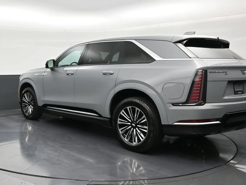 2026 Cadillac ESCALADE IQ Luxury photo 3