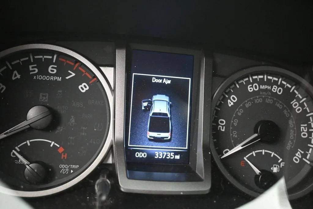 2022 Toyota Tacoma 2WD SR5 photo 10