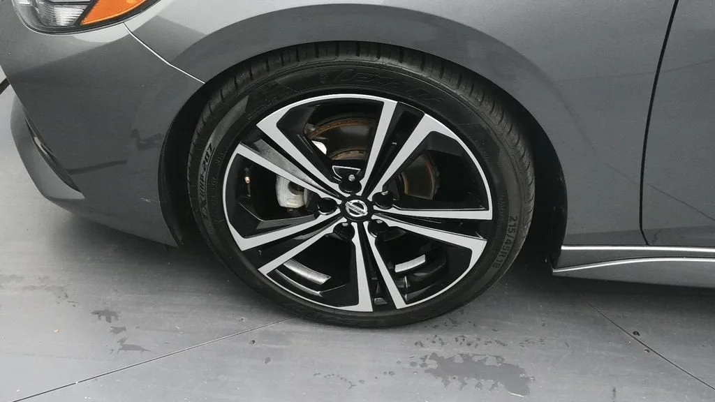 2022 Nissan Sentra SR Xtronic CVT photo 9