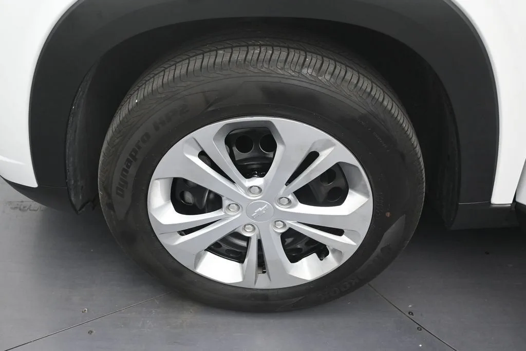 2024 Chevrolet Trax LS photo 11