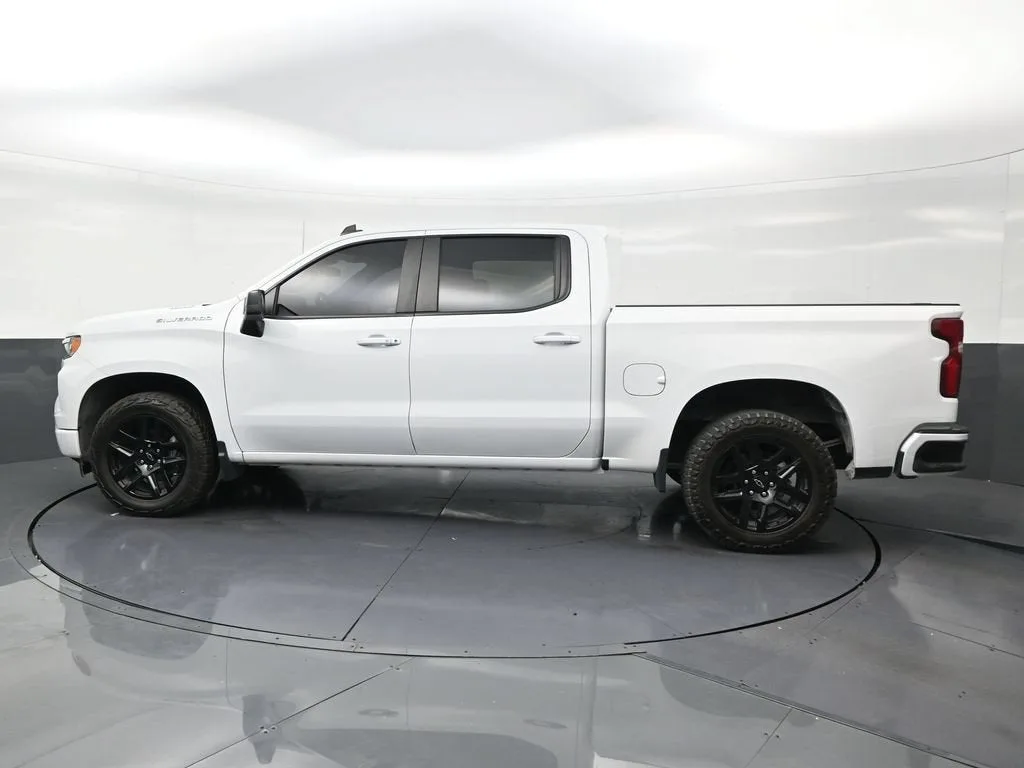 2023 Chevrolet Silverado 1500 RST photo 2