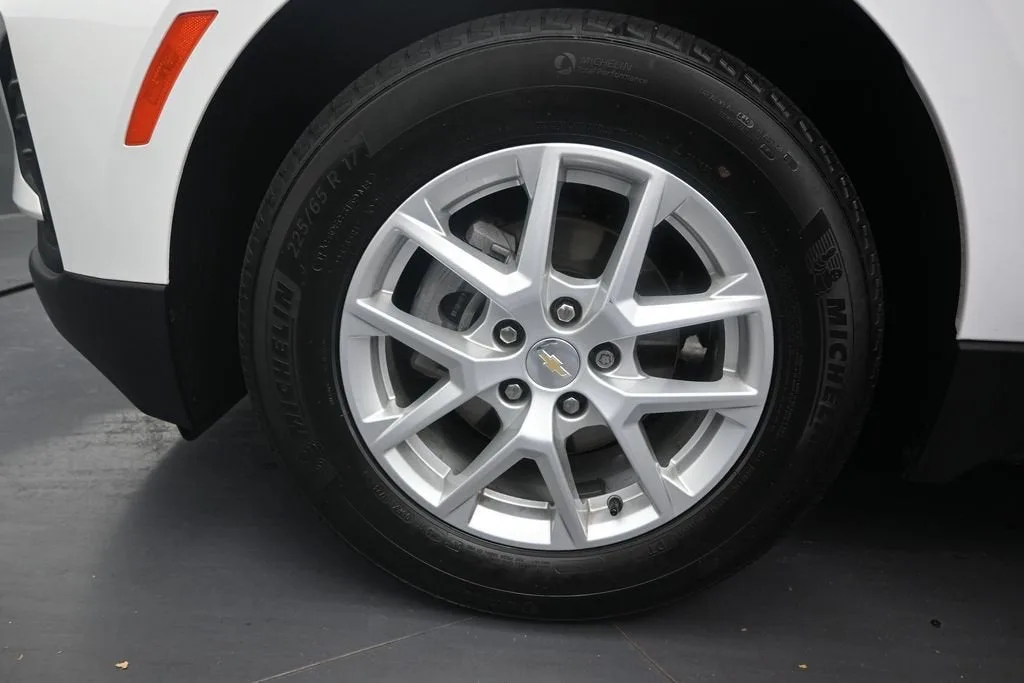 2024 Chevrolet Equinox LS photo 10