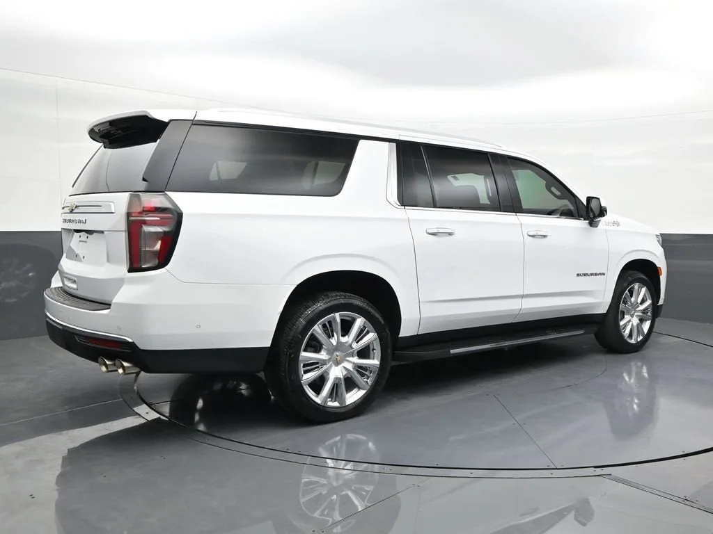 2024 Chevrolet Suburban High Country photo 5