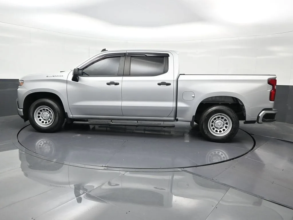 2021 Chevrolet Silverado 1500 Custom photo 2