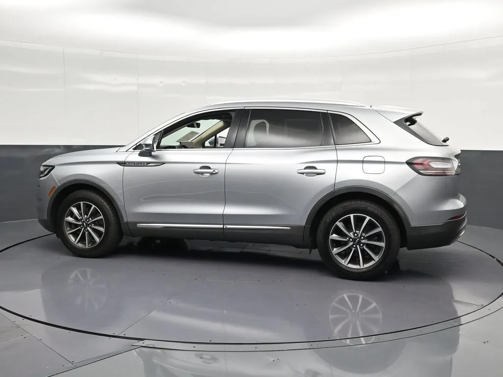 2021 Lincoln Nautilus Standard photo 8